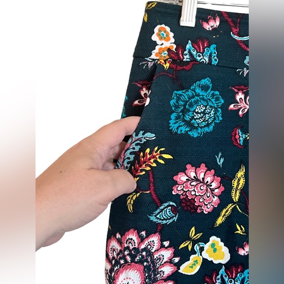 Loft by Ann Taylor Pencil Skirt Dark Hunter Green w/Floral Design Size 6 - Picture 2 of 10